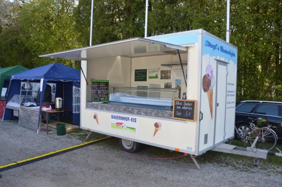 mit Eiswagen 